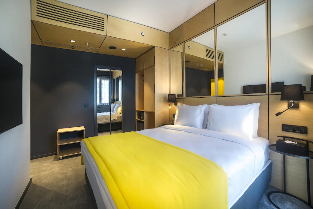 family-quadruple-room-2